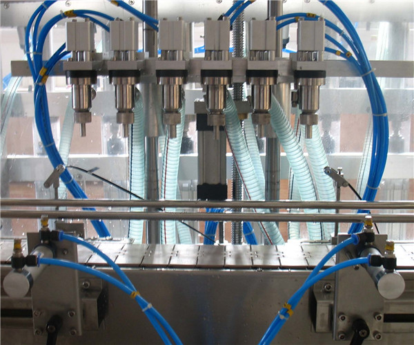 Enom kepala Mesin Ngisi Cairan Otomatis Kepala